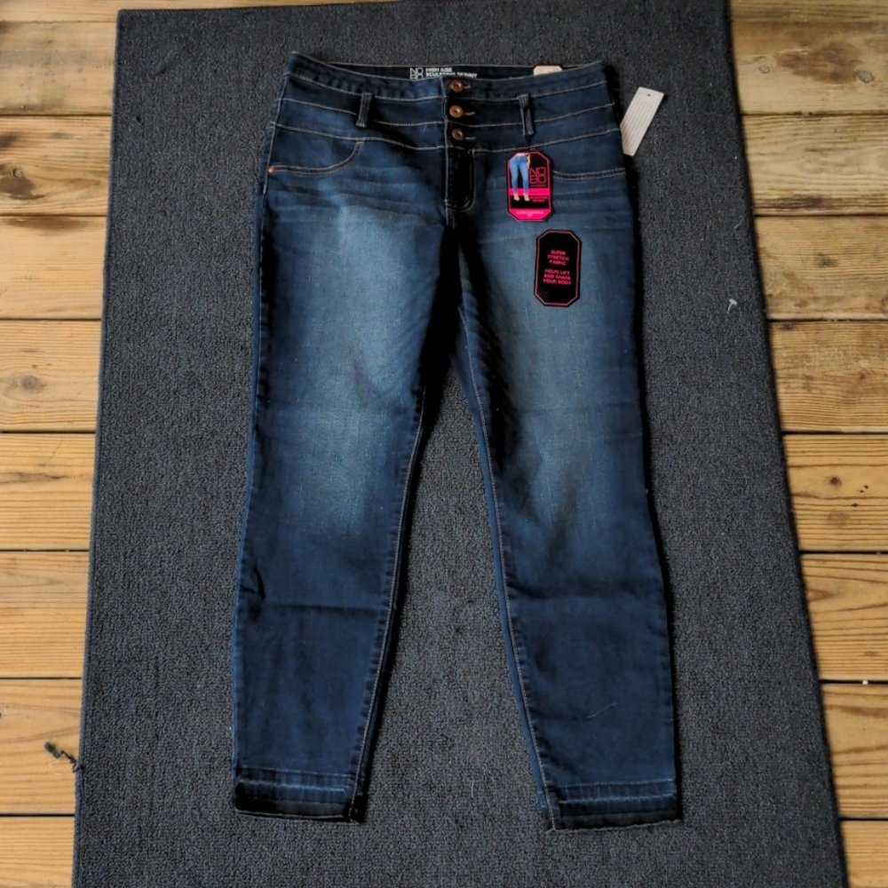 No boundaries high-rise sculpting skinny size 13
